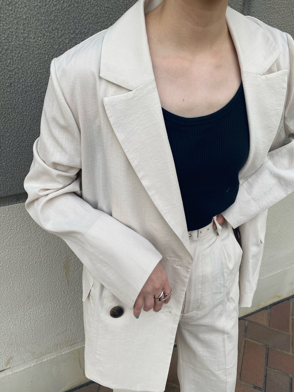 「シンプルコーデ、淡色コーデ、きれいめカジュアル、春アウター、春服みてみて、休日スタイル、春服デビュー宣言、セットアップ、ジャケット、低身長、FREE'S MART、春夏コーデ、いまどきジャケット写真」｜「FREE'S MARTのテレコタンク（タンクトップ、ブラック系）」を使った、miko.さん（レディース・152cm）の春コーディネートの4枚目の写真