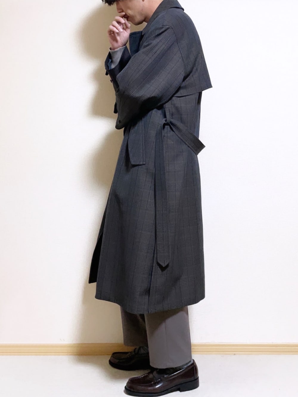 「クリスマスに着たい服、冬、休日スタイル、アウター、キレイめ、冬コーデ、スラックス、トレンチコート、チェック柄、チェック柄に恋してる、LIDnM、WYM、コート、ニット、ローファー」|「LIDNMのWOOL CHECK TRENCH COAT(トレンチコート、ブラウン系)」を使った、SHOTARO さん(メンズ・177cm)の冬コーディネートの3枚目の写真