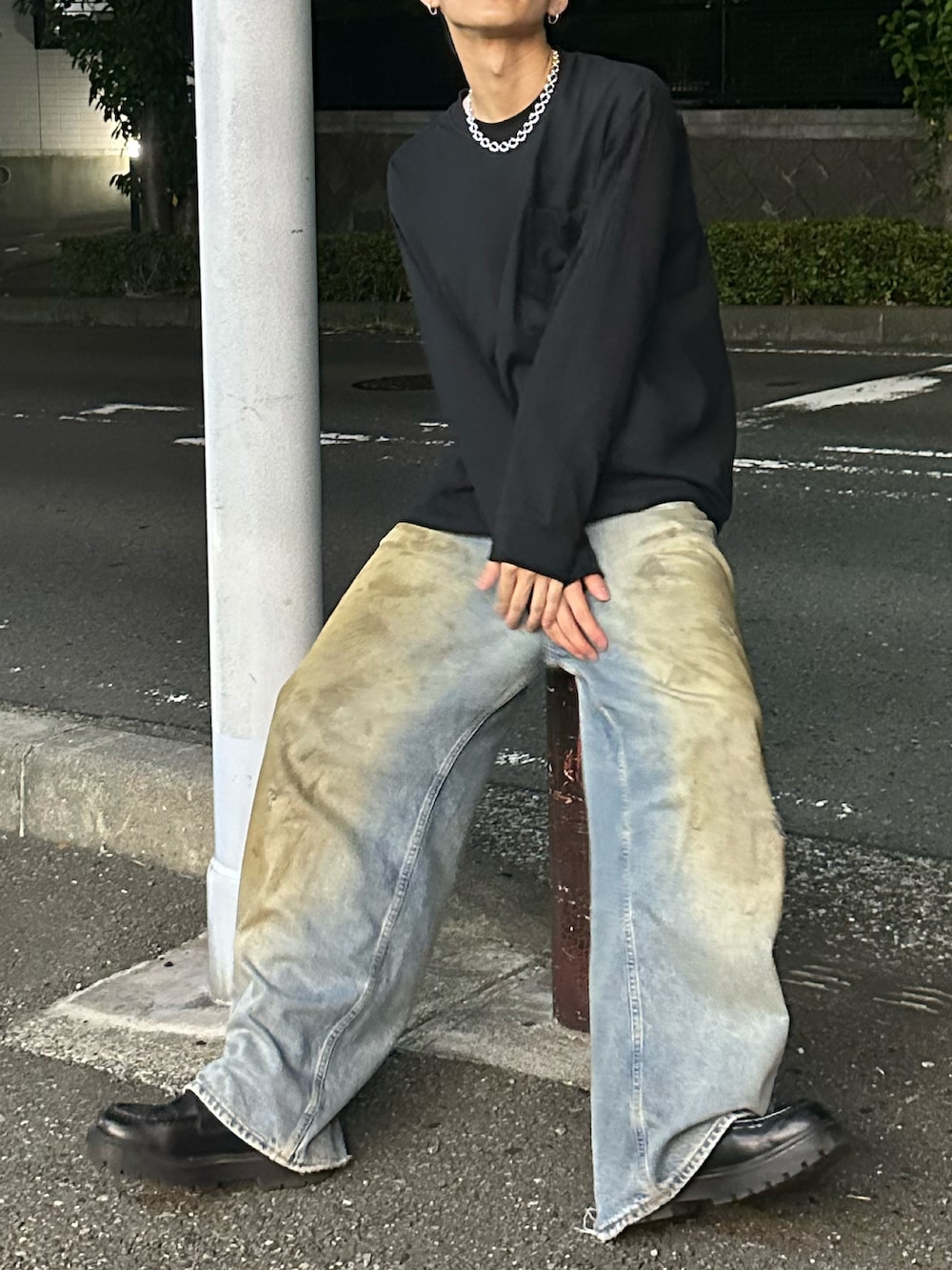 「秋服準備はじめました、秋先取りコーデ、ロンT、差し色コーデ、デニム、デニムコーデ、シンプルスタイル、オトナカジュアル、ゆるコーデ、休日コーデ、ビッグシルエット、大人シンプル、シンプル、モノトーン、シルバーアクセサリー」｜「THE CLEのGRAPHIC DEPTH CAP（キャップ、ブルー系）」を使った、ゆうさん（メンズ・178cm）の夏コーディネートの2枚目の写真