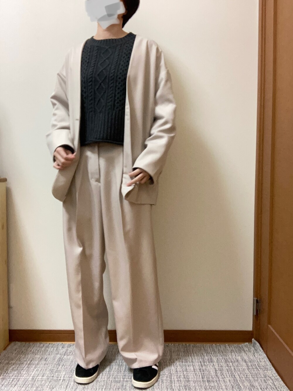 「セットアップ」｜「FREAK'S STOREの▽【WEB限定】スタプレノーカラージャケットセットアップ（セットアップ、ベージュ系）」を使った、Ninaさん（レディース・167cm）の冬コーディネートの2枚目の写真