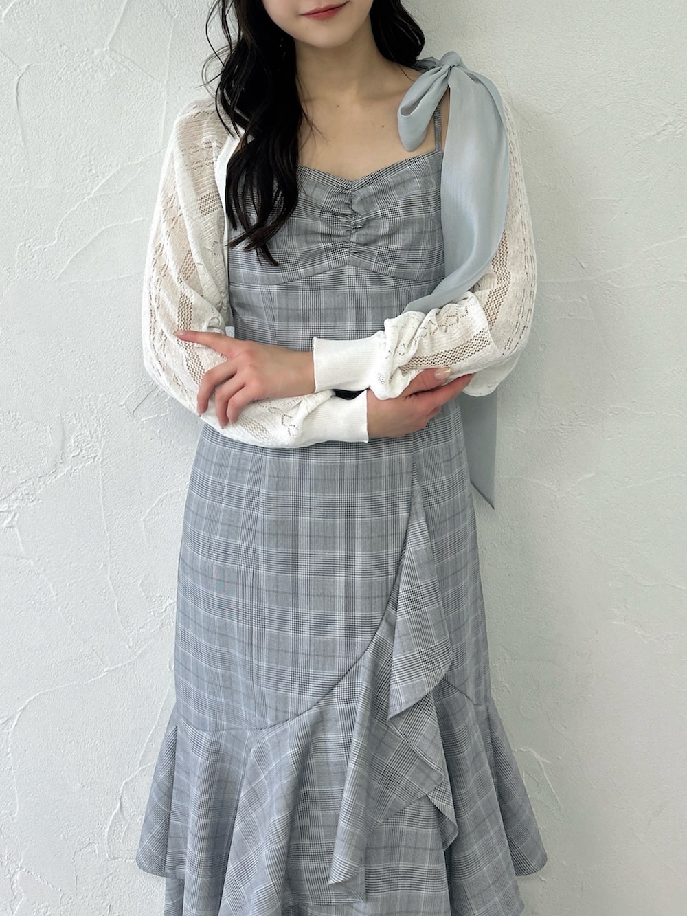 その他のカーディガン/ボレロ、その他のワンピースを着用したレディースの春コーディネートの6枚目の写真