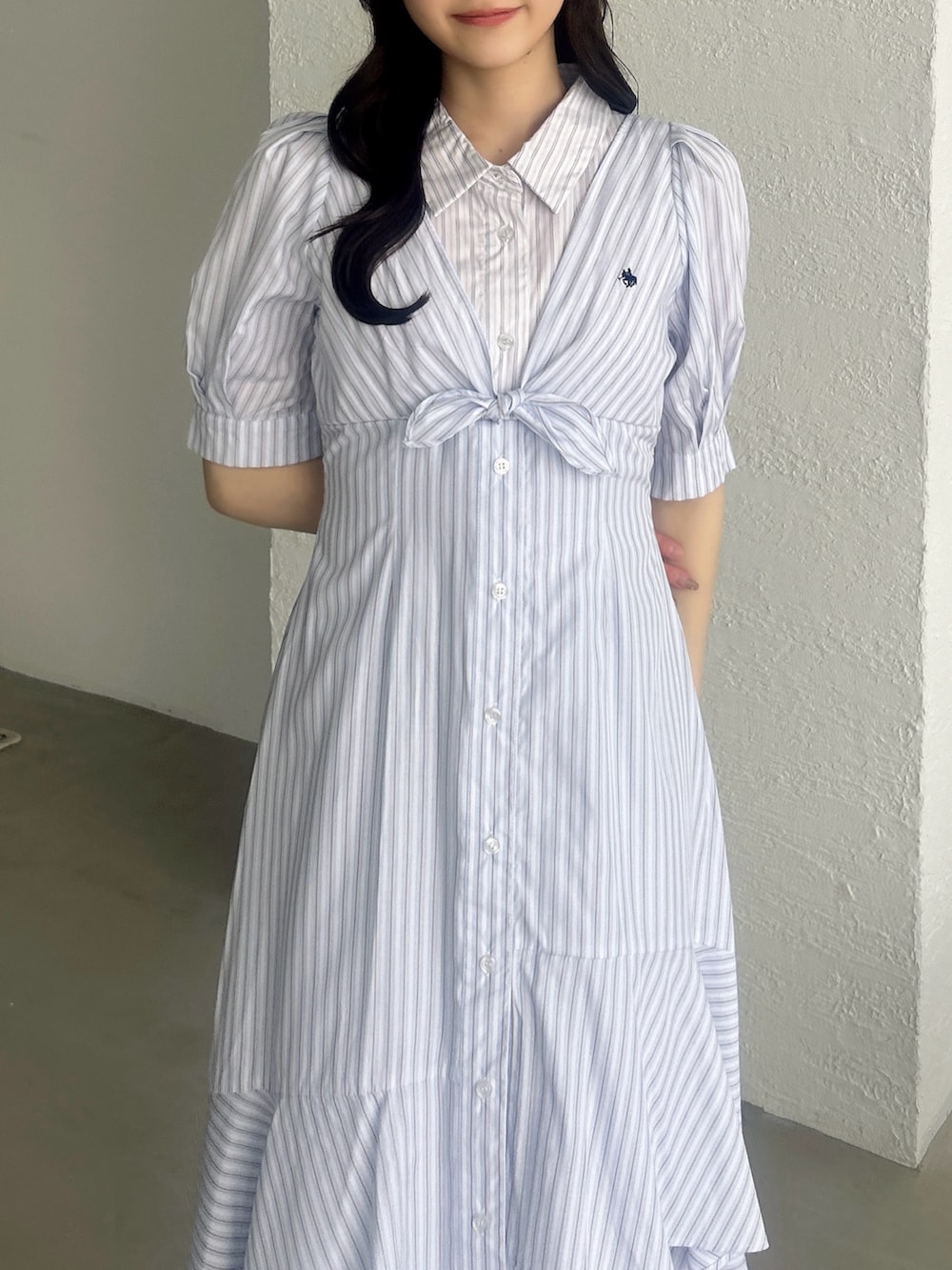 その他のワンピースを着用したレディースの春コーディネートの7枚目の写真