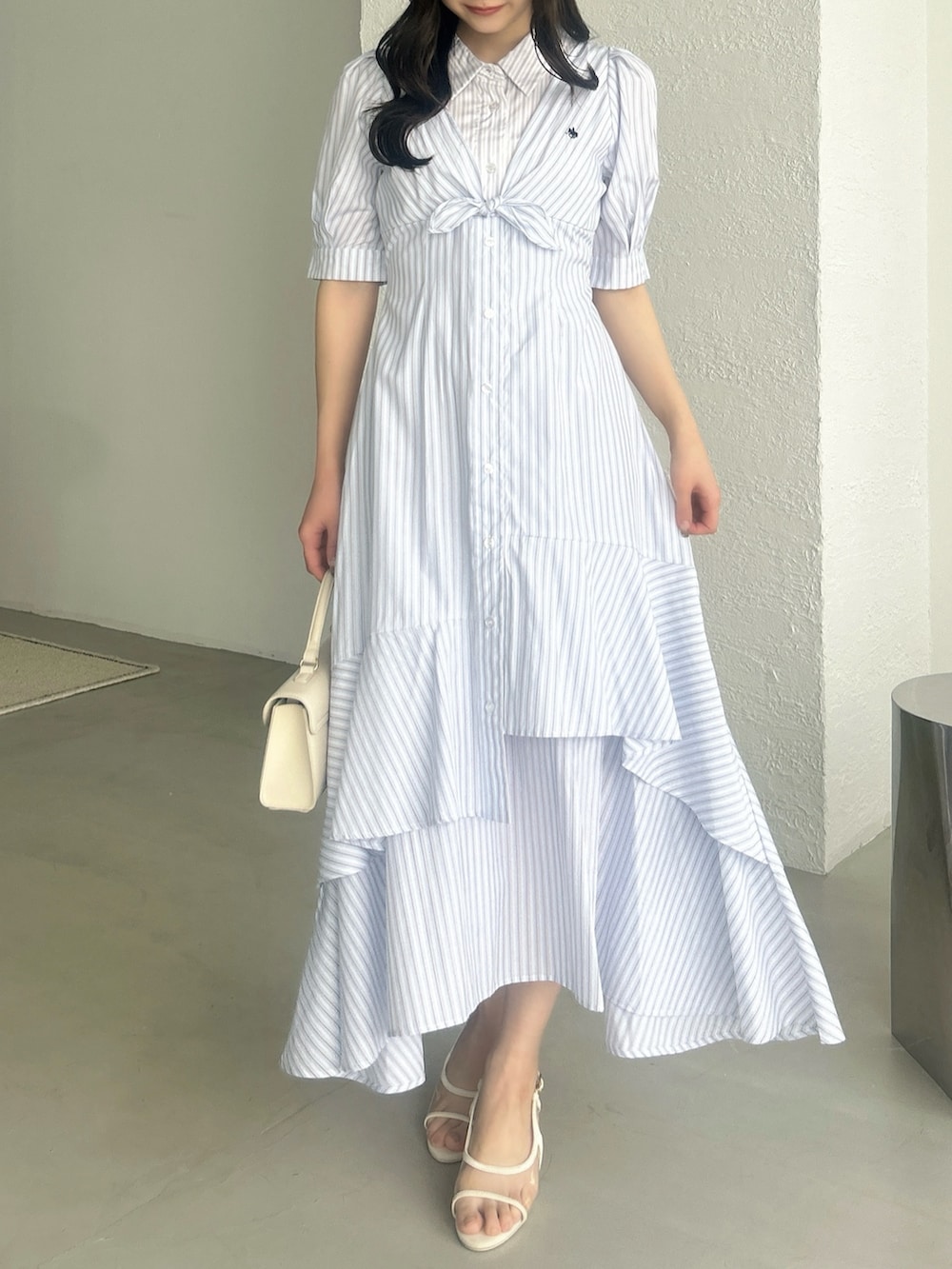 その他のワンピースを着用したレディースの春コーディネートの3枚目の写真