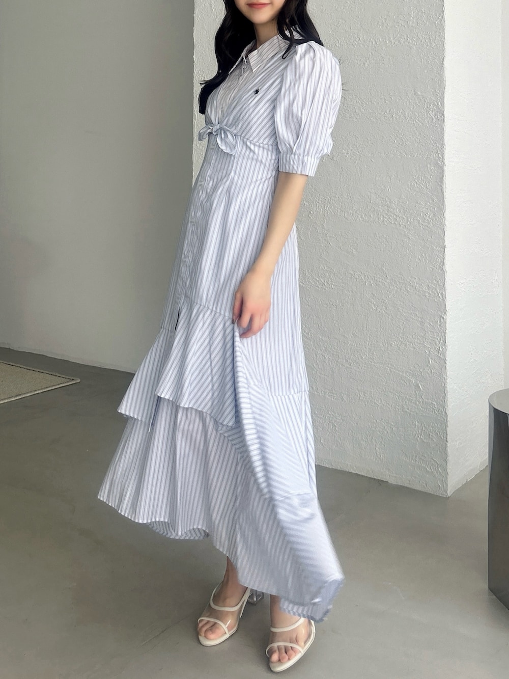 その他のワンピースを着用したレディースの春コーディネートの4枚目の写真