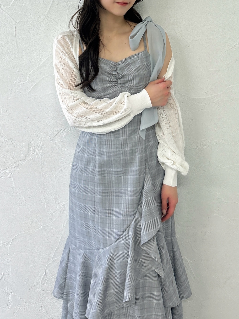 その他のカーディガン/ボレロ、その他のワンピースを着用したレディースの春コーディネートの7枚目の写真