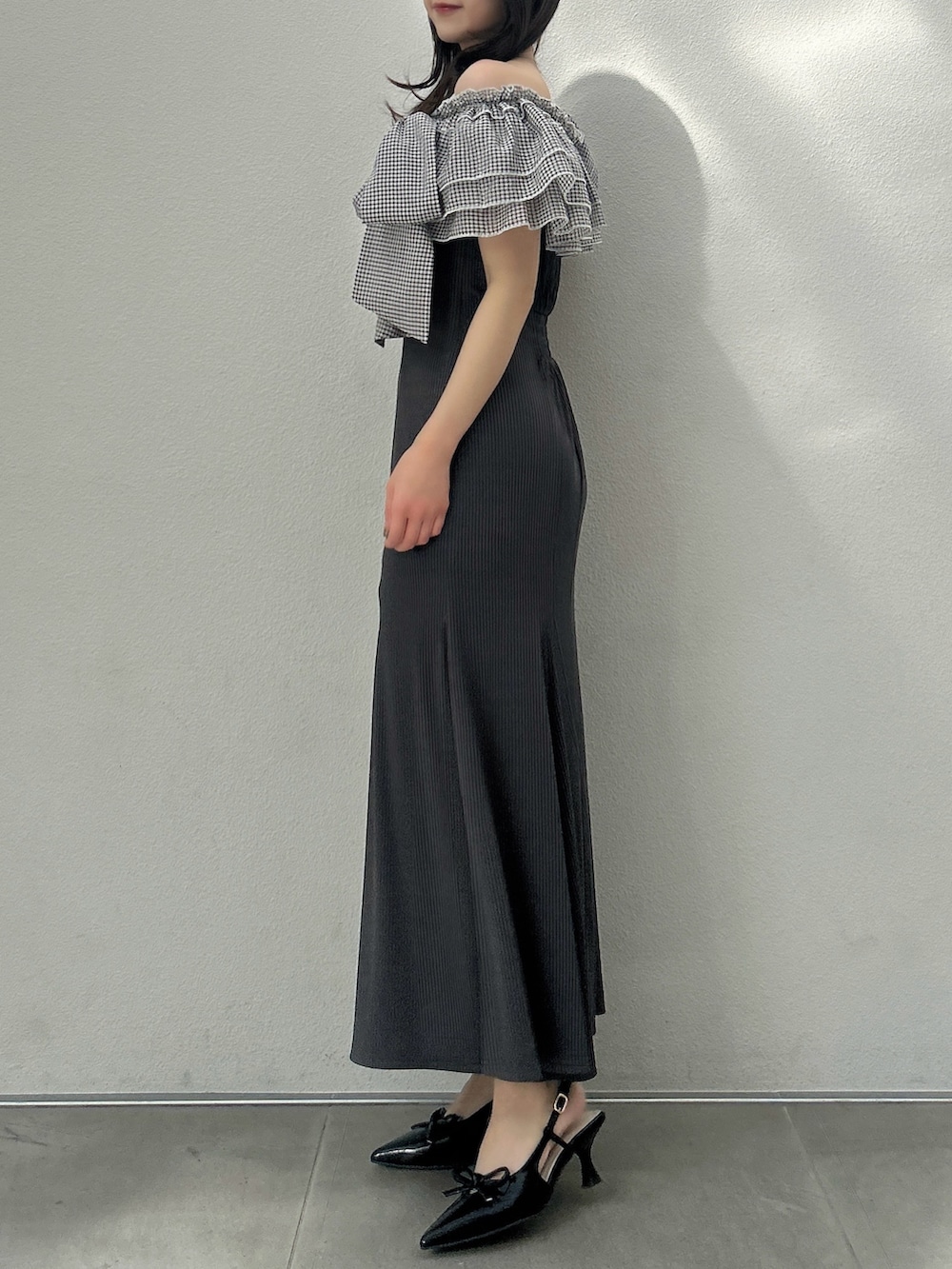 その他のワンピースを着用したレディースの春コーディネートの3枚目の写真