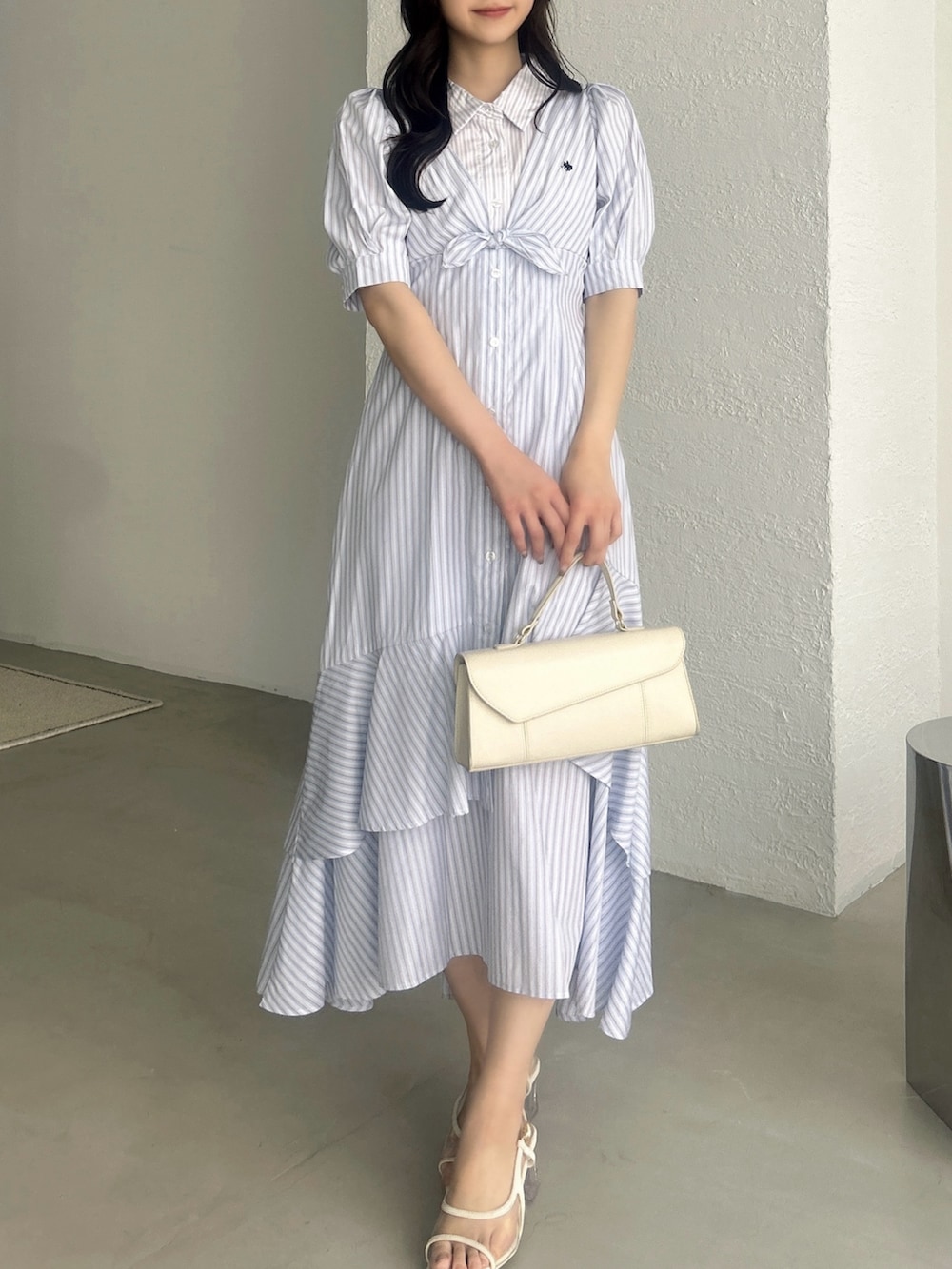 その他のワンピースを着用したレディースの春コーディネートの2枚目の写真