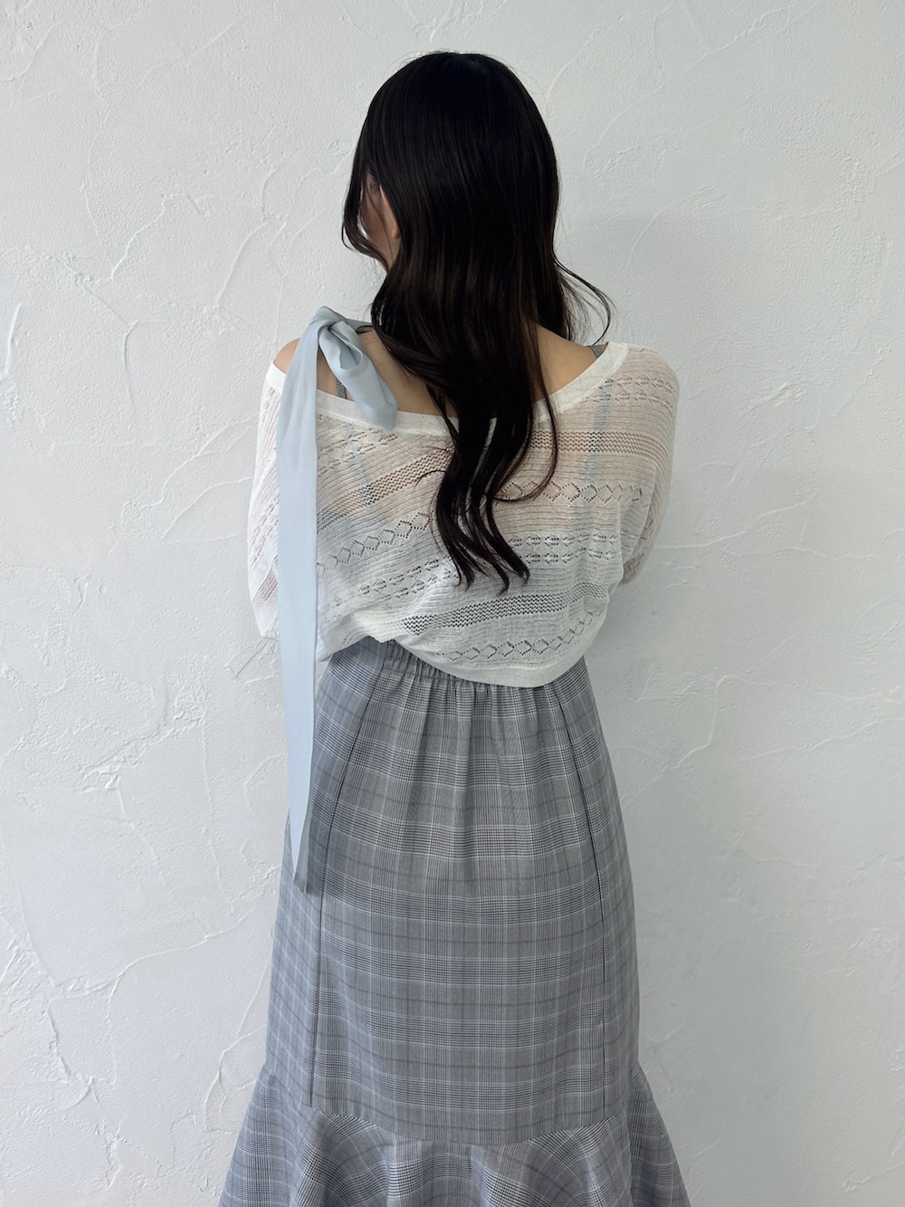 その他のカーディガン/ボレロ、その他のワンピースを着用したレディースの春コーディネートの9枚目の写真