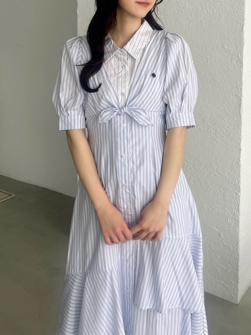 その他のワンピースを着用したレディースの春コーディネートの9枚目の写真