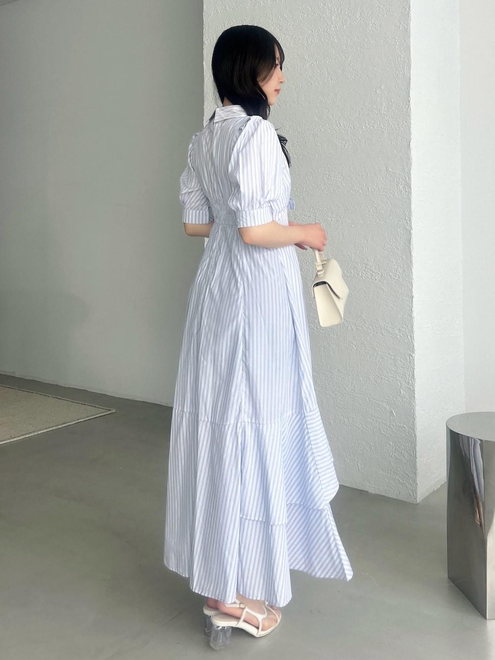 その他のワンピースを着用したレディースの春コーディネートの5枚目の写真