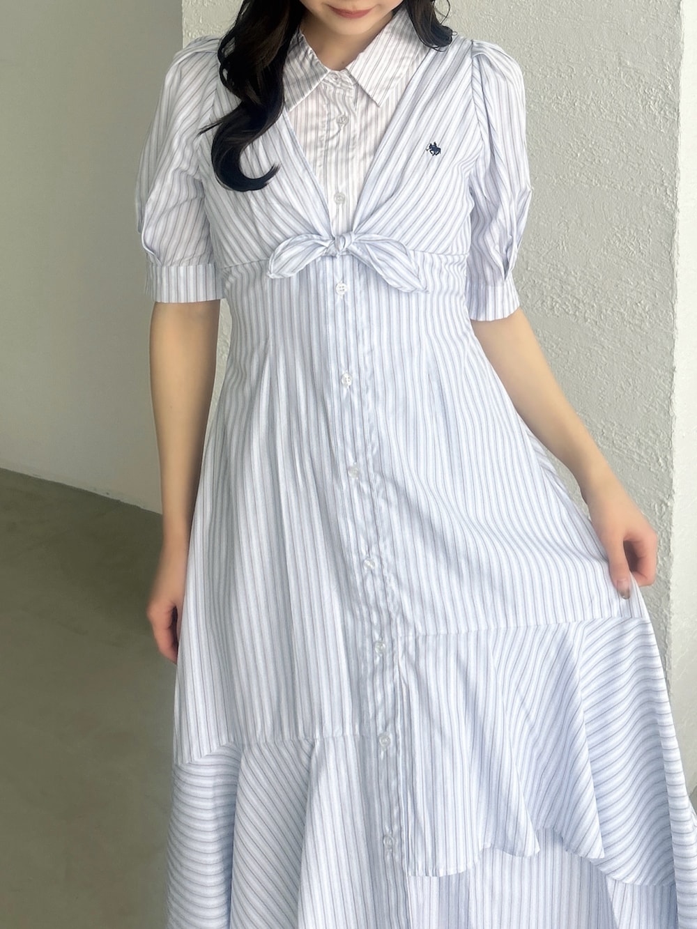 その他のワンピースを着用したレディースの春コーディネートの8枚目の写真