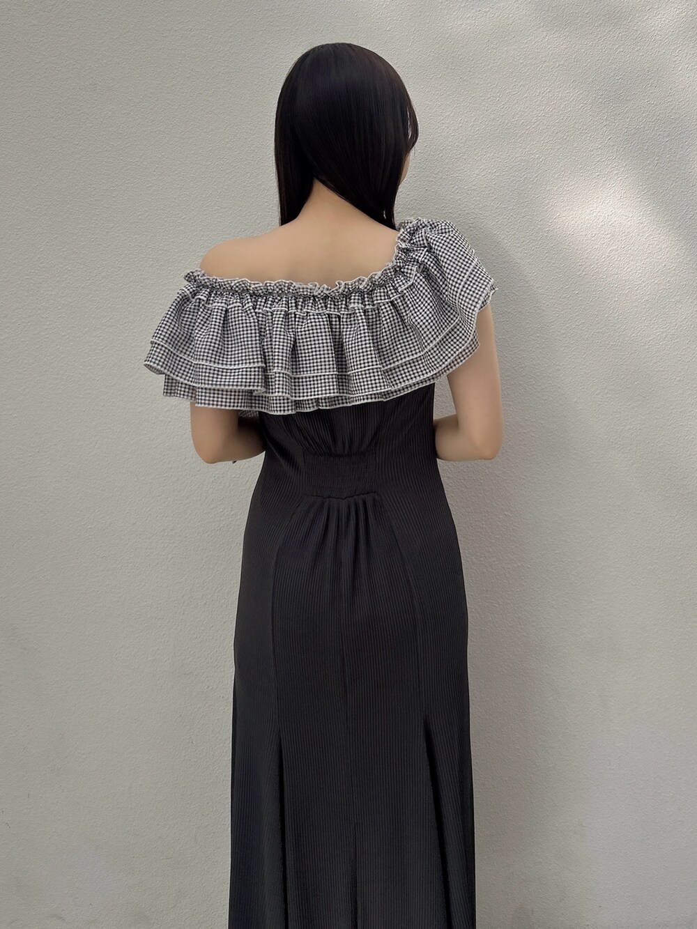 その他のワンピースを着用したレディースの春コーディネートの8枚目の写真