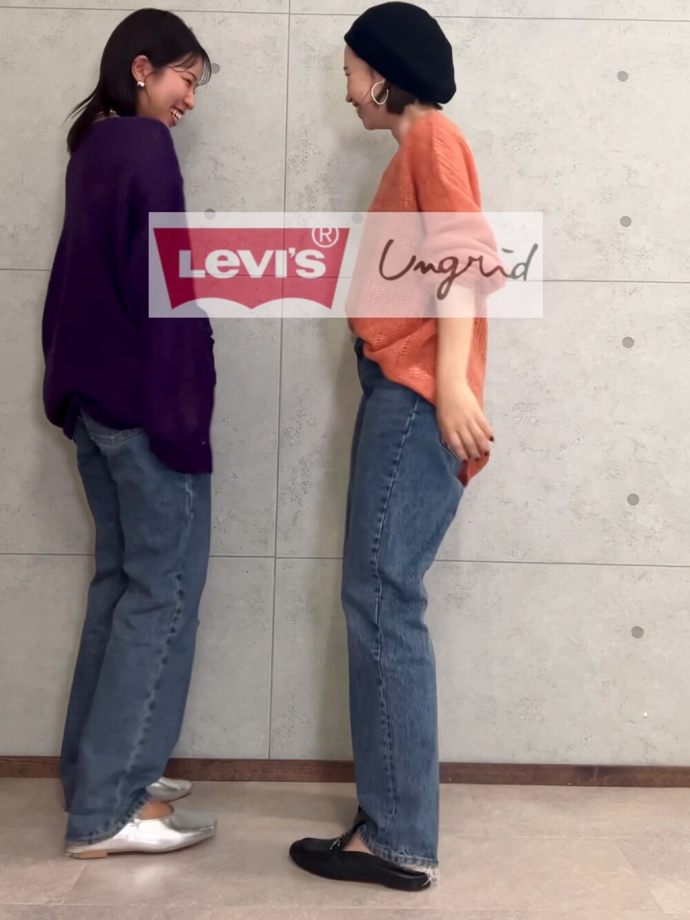 ブルー系のデニムパンツ、ブルー系のデニムパンツ、パープル系のニット/セーターを着用したレディースの秋コーディネートの2枚目の写真