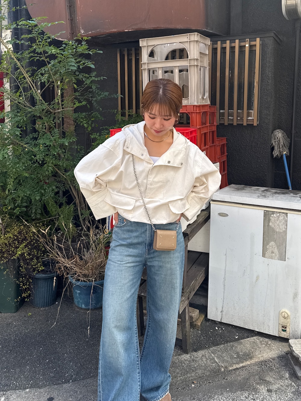 「デニム、シンプルコーデ、きれいめカジュアル、韓国ファッション、お出かけコーデ、女子会、休日スタイル、着回しコーデ、オトナカジュアル、リーバイス、Levi's、秋コーデ、スニーカー、Ungrid、アングリッド」｜「Ungridの【Ca】FAITH MILLS別注シュシュ（その他雑貨、イエロー系）」を使った、瀬川百花さん（レディース・156cm）の夏コーディネートの7枚目の写真