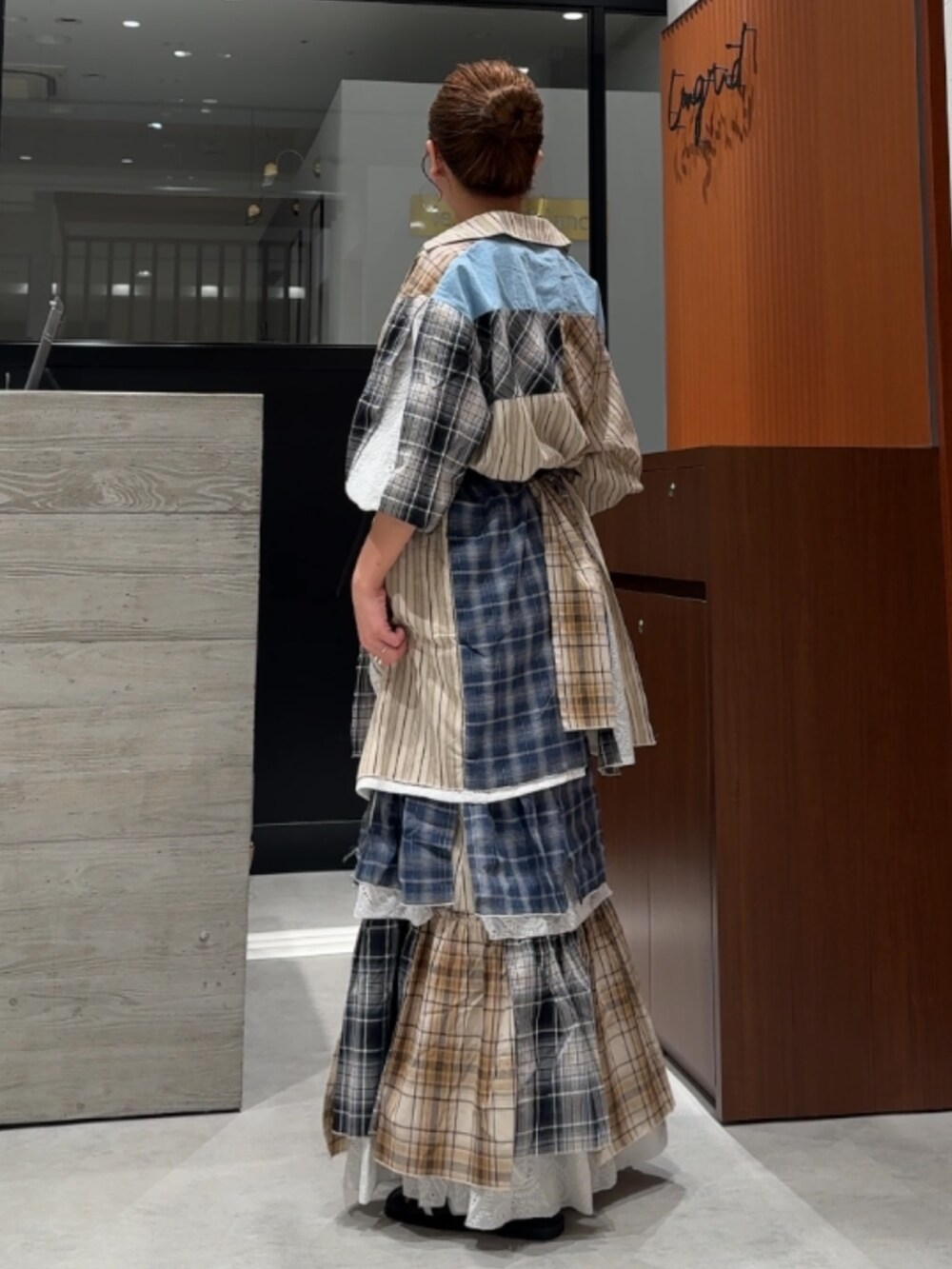 その他のシャツ/ブラウス、その他のチューブトップ、その他のスカートを着用したレディースの春コーディネートの3枚目の写真