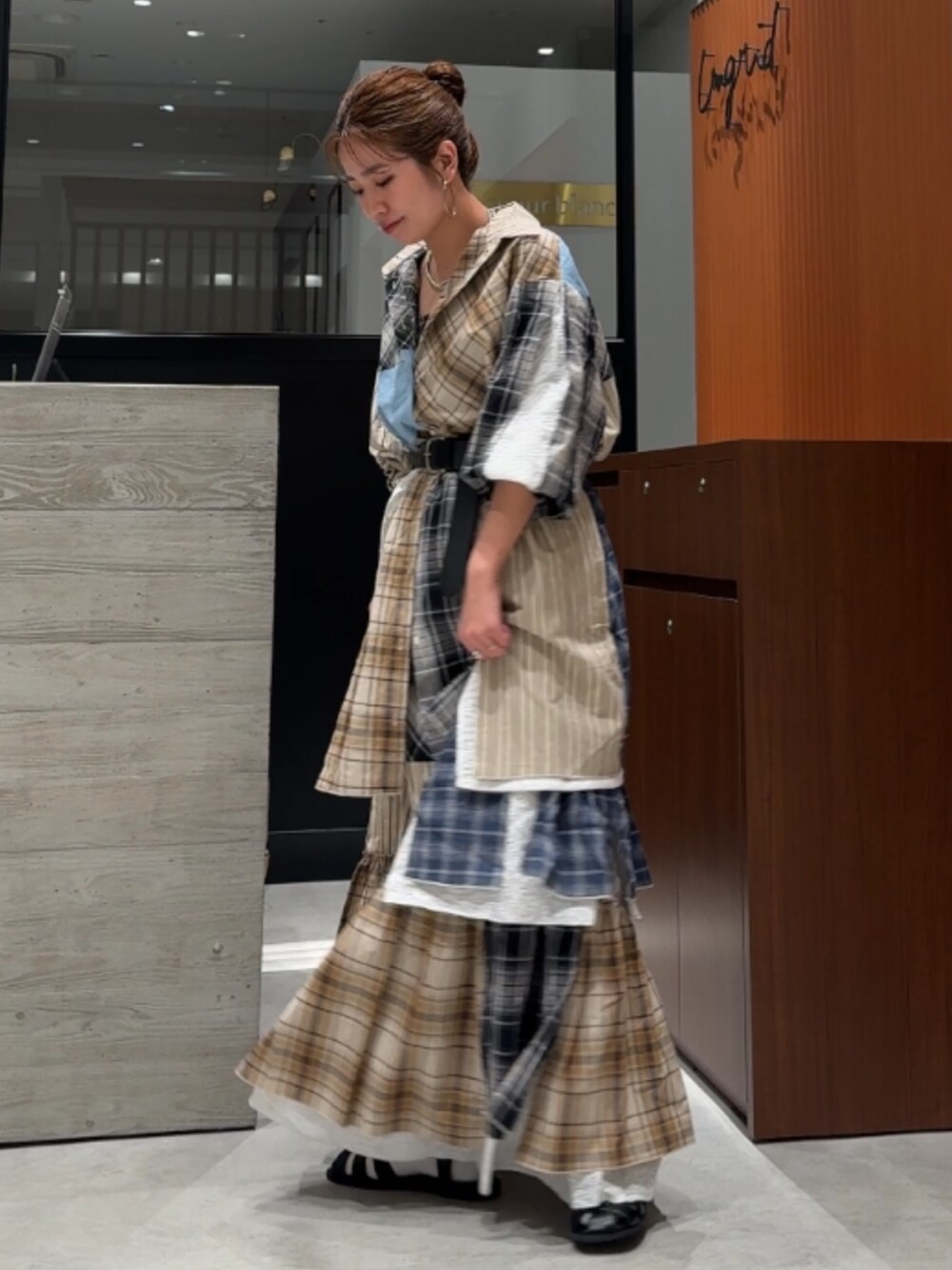 その他のシャツ/ブラウス、その他のチューブトップ、その他のスカートを着用したレディースの春コーディネートの2枚目の写真