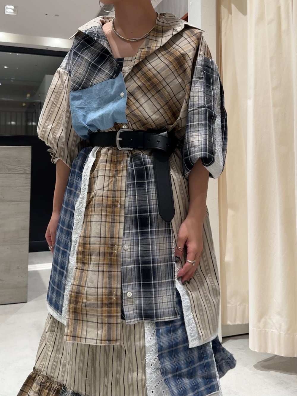 その他のシャツ/ブラウス、その他のチューブトップ、その他のスカートを着用したレディースの春コーディネートの7枚目の写真