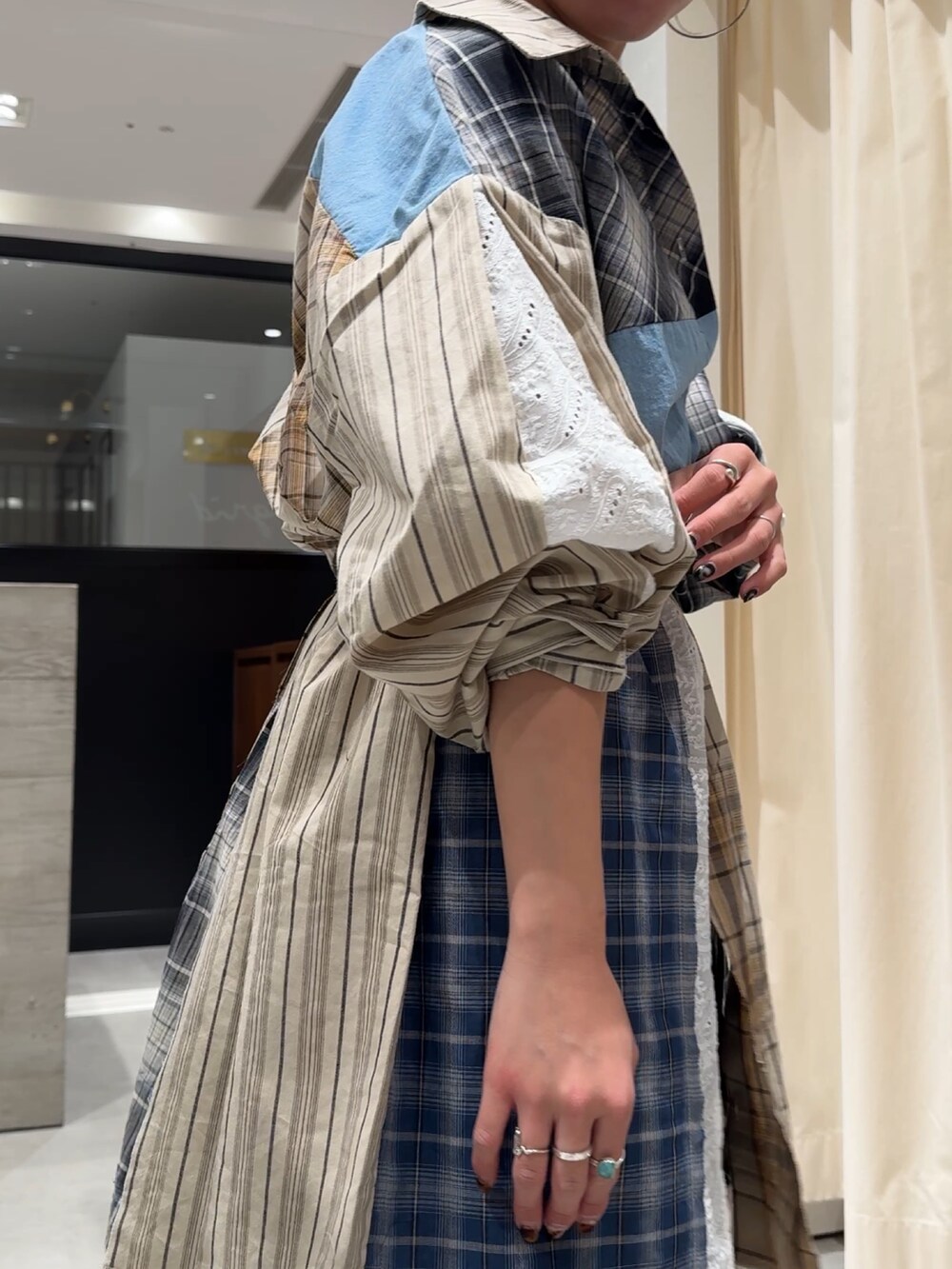 その他のシャツ/ブラウス、その他のチューブトップ、その他のスカートを着用したレディースの春コーディネートの8枚目の写真