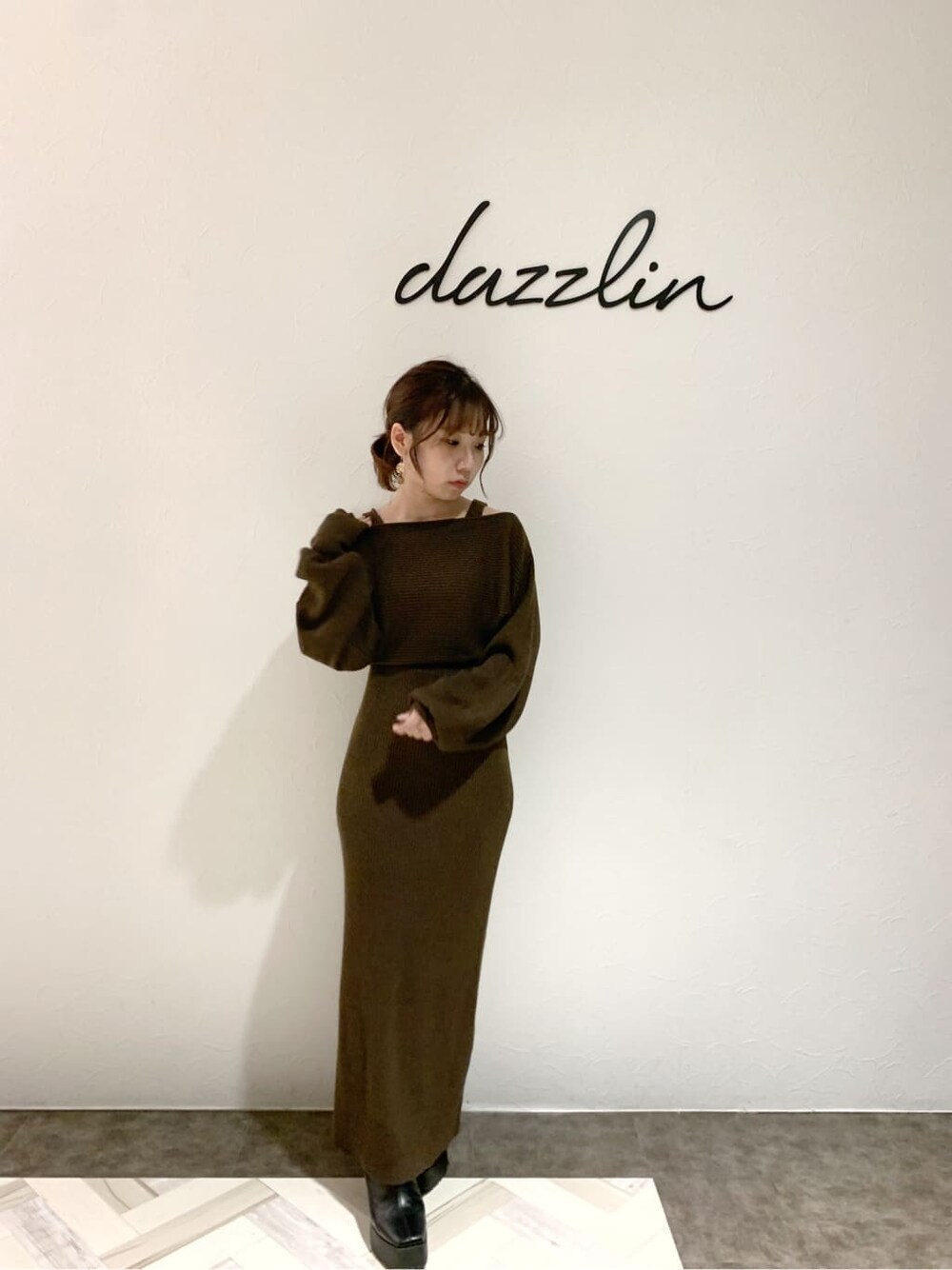「フェミニンコーデ、低身長、ダズリン、ニットワンピース、リボン、大人フェミニン、大人コーデ、ガーリーコーデ、ワンピース、低身長コーデ、秋コーデ、モテコーデ、レイヤード、dazzlin、マーメイド」｜「dazzlinの2WAYマーメイドコート（その他アウター、ホワイト系）」を使った、tomomiさん（レディース・145cm）の秋コーディネートの7枚目の写真