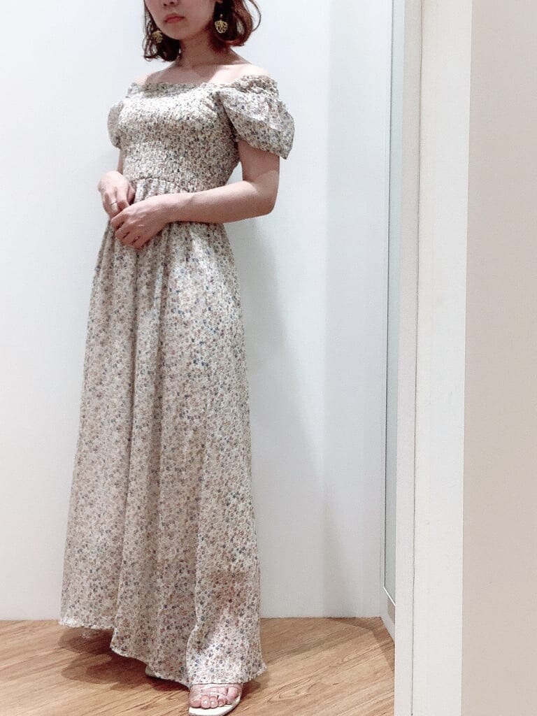 その他のサンダル、その他のワンピースを着用したレディースの夏コーディネートの6枚目の写真