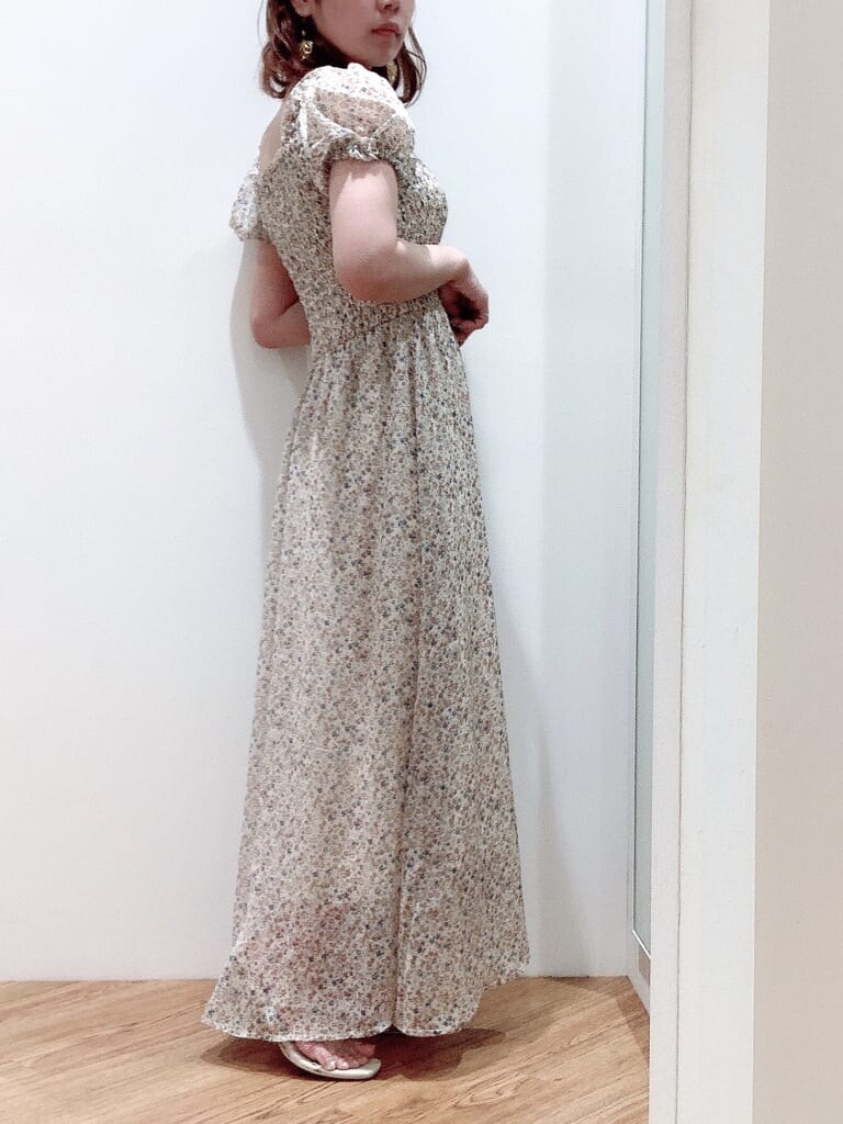 その他のサンダル、その他のワンピースを着用したレディースの夏コーディネートの2枚目の写真