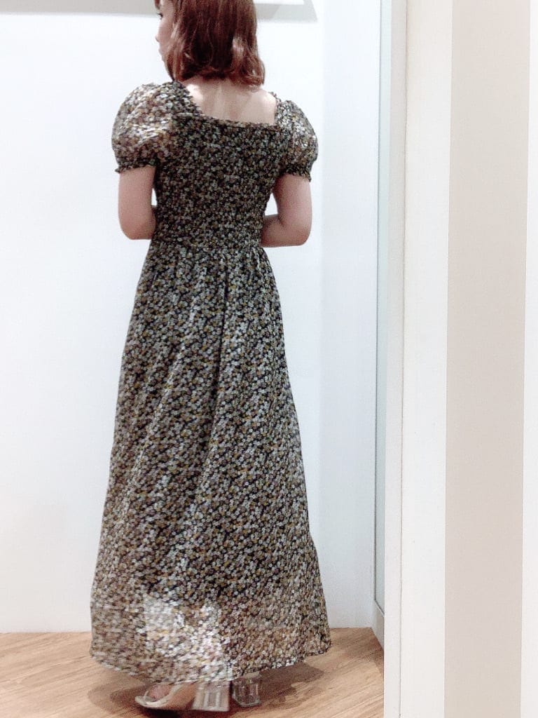 その他のサンダル、その他のワンピースを着用したレディースの夏コーディネートの4枚目の写真