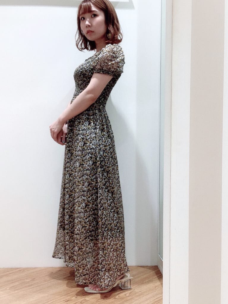 その他のサンダル、その他のワンピースを着用したレディースの夏コーディネートの3枚目の写真