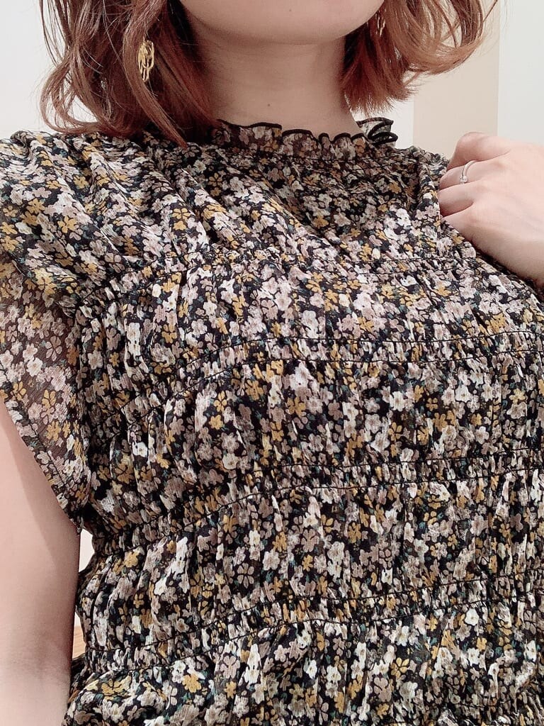 その他のシャツ/ブラウス、その他のサンダル、その他のスカートを着用したレディースの夏コーディネートの5枚目の写真