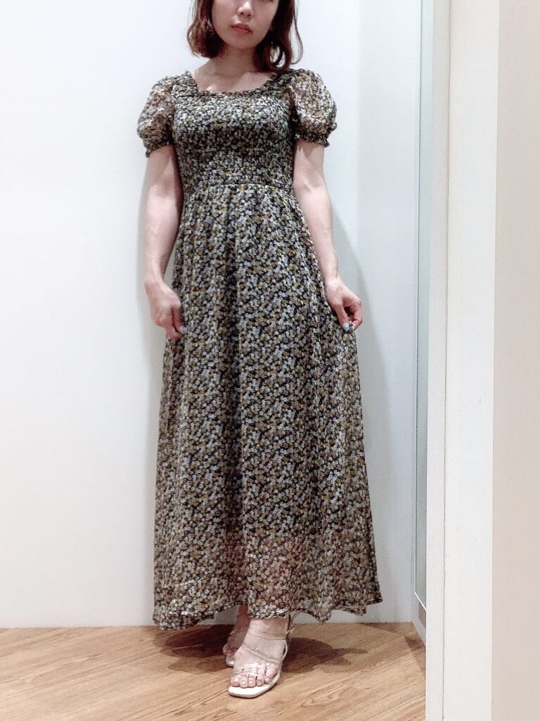 その他のサンダル、その他のワンピースを着用したレディースの夏コーディネートの2枚目の写真