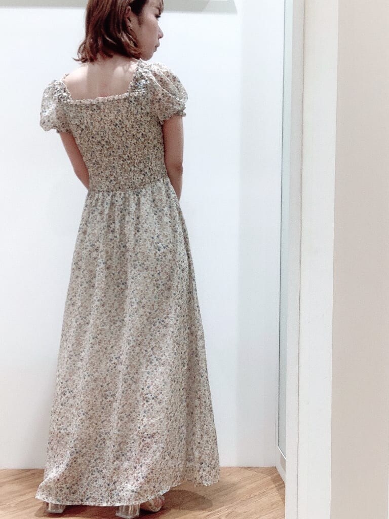 その他のサンダル、その他のワンピースを着用したレディースの夏コーディネートの3枚目の写真