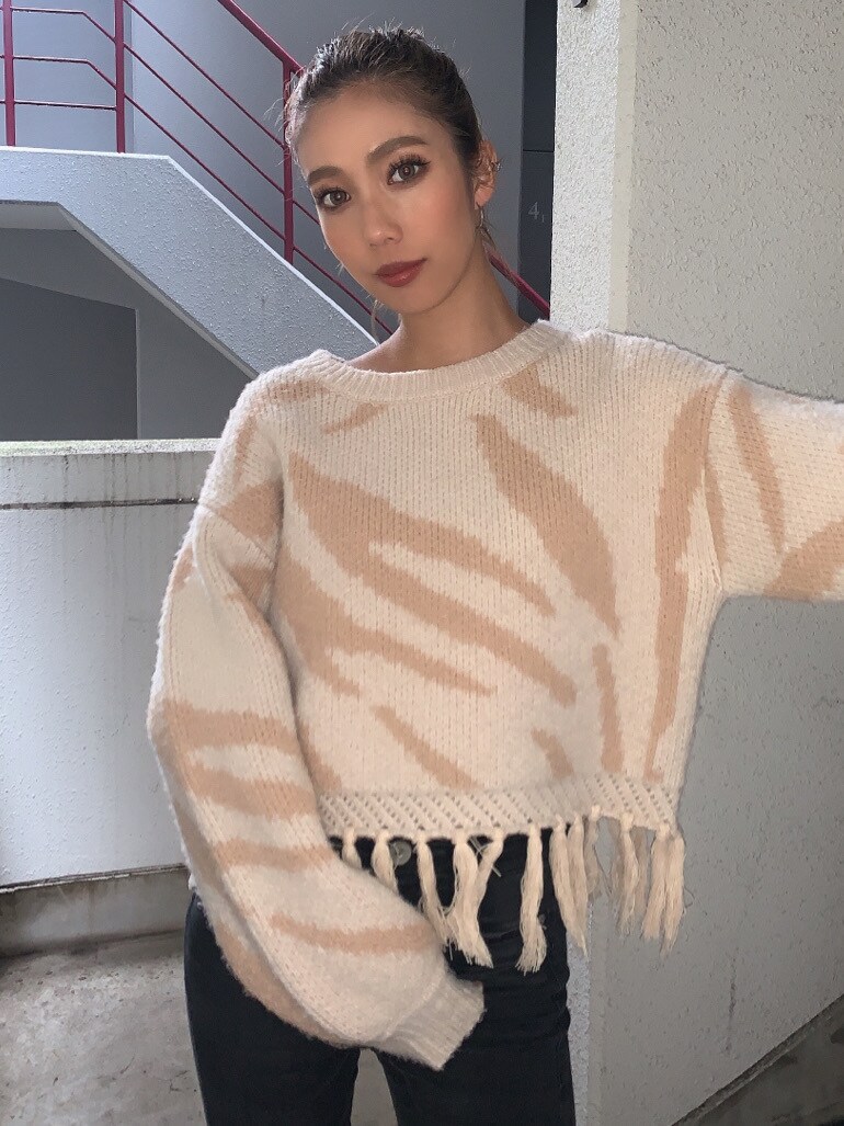 その他のニット/セーターを着用したレディースの秋コーディネートの2枚目の写真