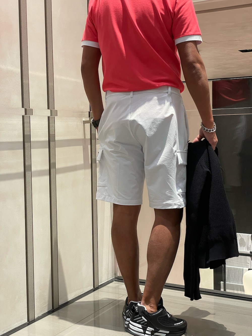 「EMPORIO ARMANI、EMPORIO ARMANI EA7、ゴルフ、ゴルフウェアメンズ、ゴルフ男子、ゴルフコーデ」｜「EMPORIO ARMANI EA7のアイテム（ポロシャツ、レッド系）」を使った、しんちゃんさん（メンズ・175cm）の春コーディネートの4枚目の写真