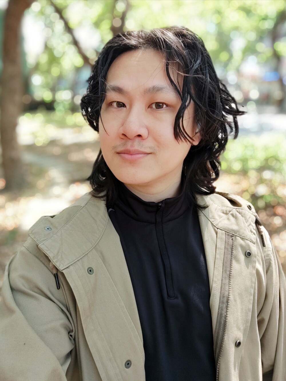 「ootd、穿搭、春分の日」｜「Decathlonのアイテム（スウェット、ブラック系）」を使った、brianli813さん（メンズ・174cm）の春コーディネートの4枚目の写真