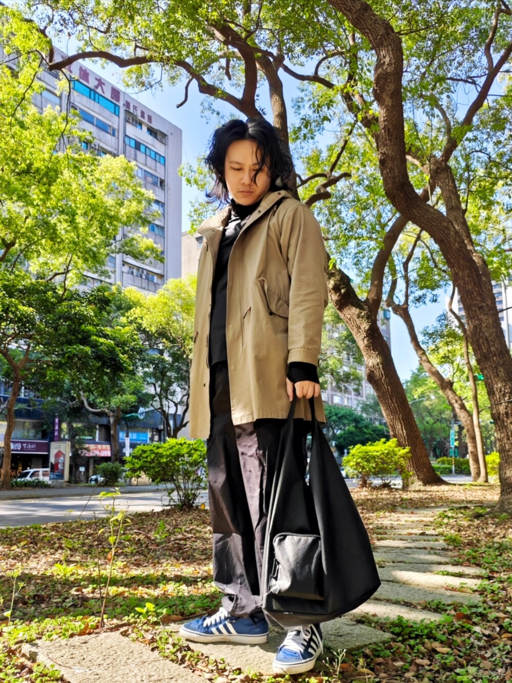 「ootd、穿搭、春分の日」｜「Decathlonのアイテム（スウェット、ブラック系）」を使った、brianli813さん（メンズ・174cm）の春コーディネートの3枚目の写真