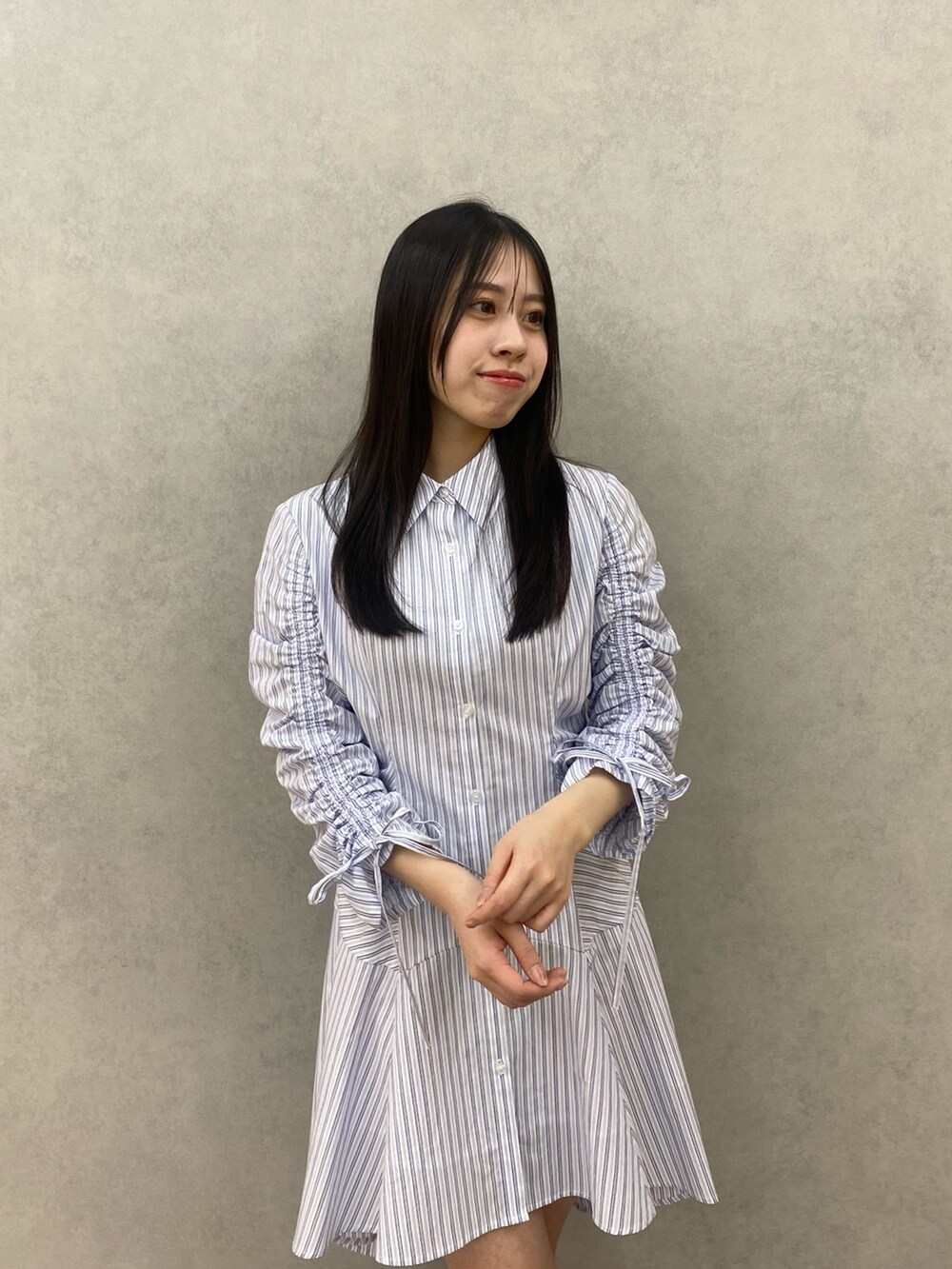 その他のワンピースを着用したレディースの春コーディネートの5枚目の写真