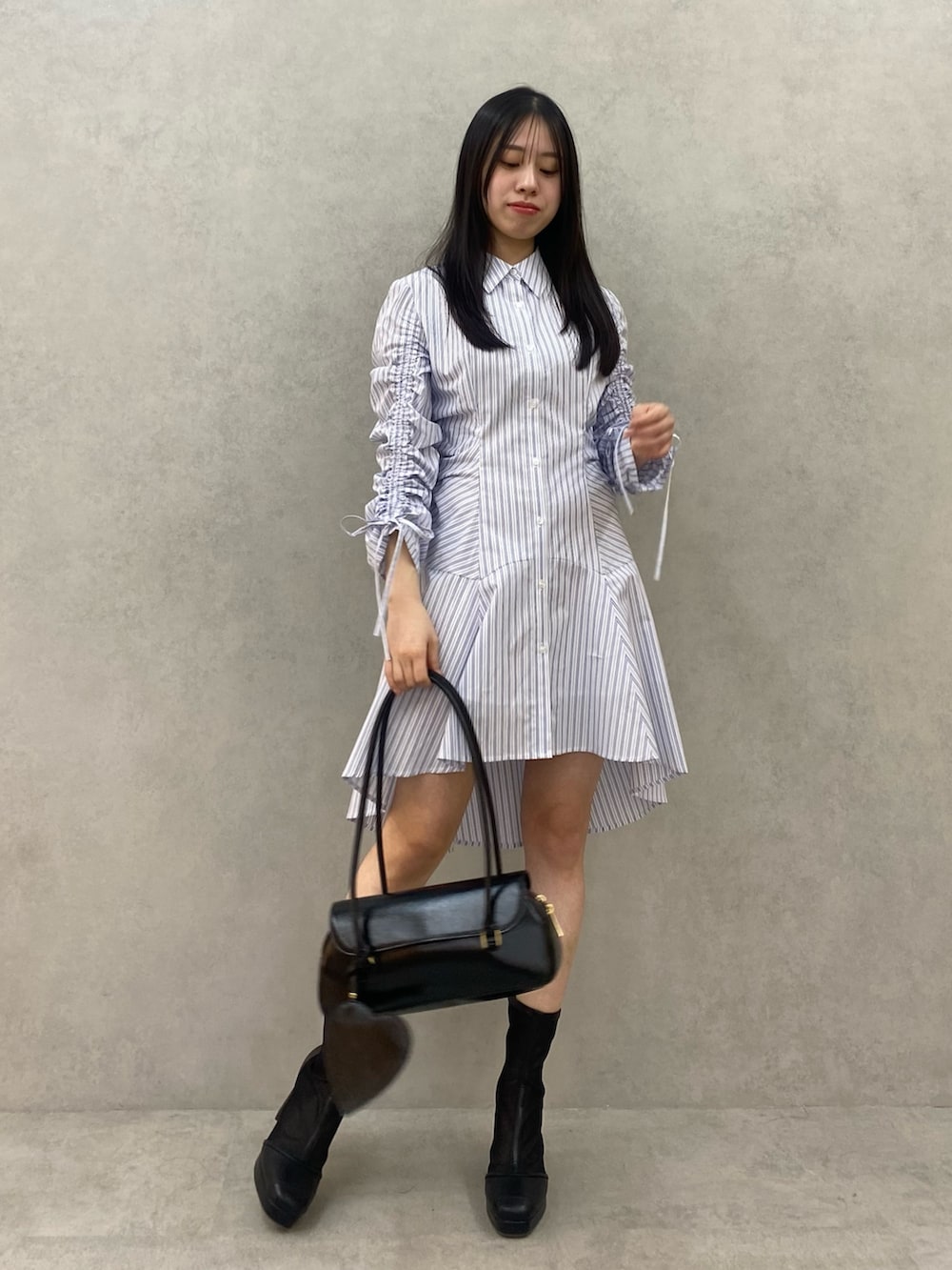 その他のワンピースを着用したレディースの春コーディネートの2枚目の写真