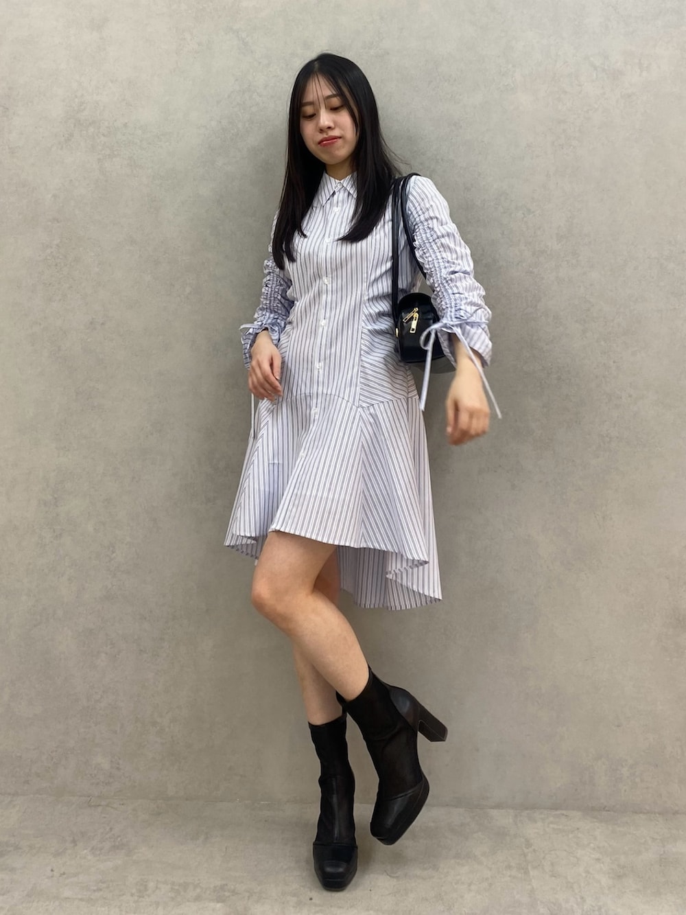 その他のワンピースを着用したレディースの春コーディネートの3枚目の写真