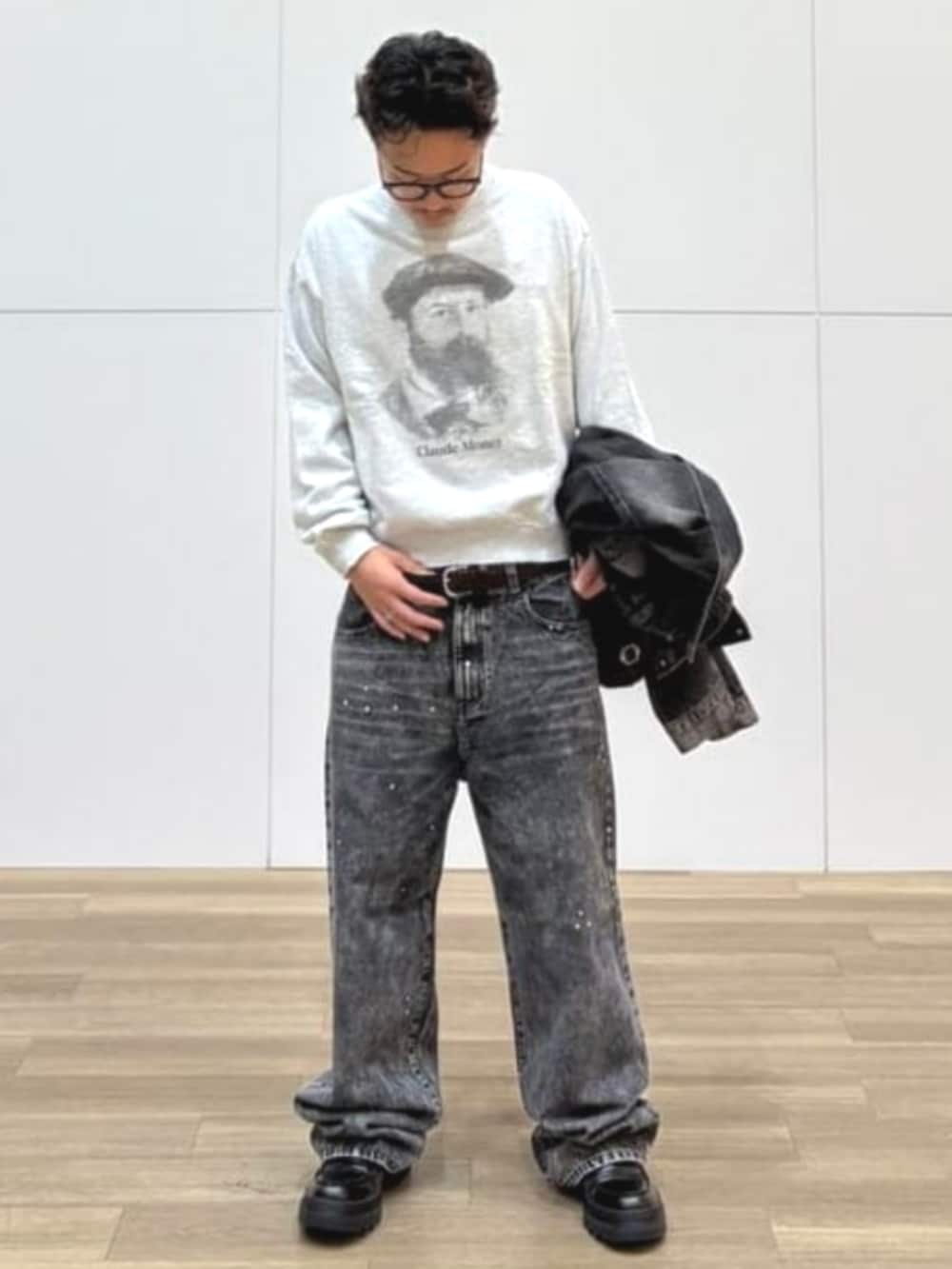 「秋服準備はじめました、メガネ男子、秋コーデ、ビッグシルエット、オトナカジュアル、お出かけコーデ、outfit、ootd、ストリートコーデ、カジュアルコーデ、革靴」｜「BEAMS HEARTのBEAMS HEART / レザー メッシュベルト（ベルト、ブラウン系）」を使った、BEAMS HEART MENさん（メンズ・168cm）の秋コーディネートの2枚目の写真