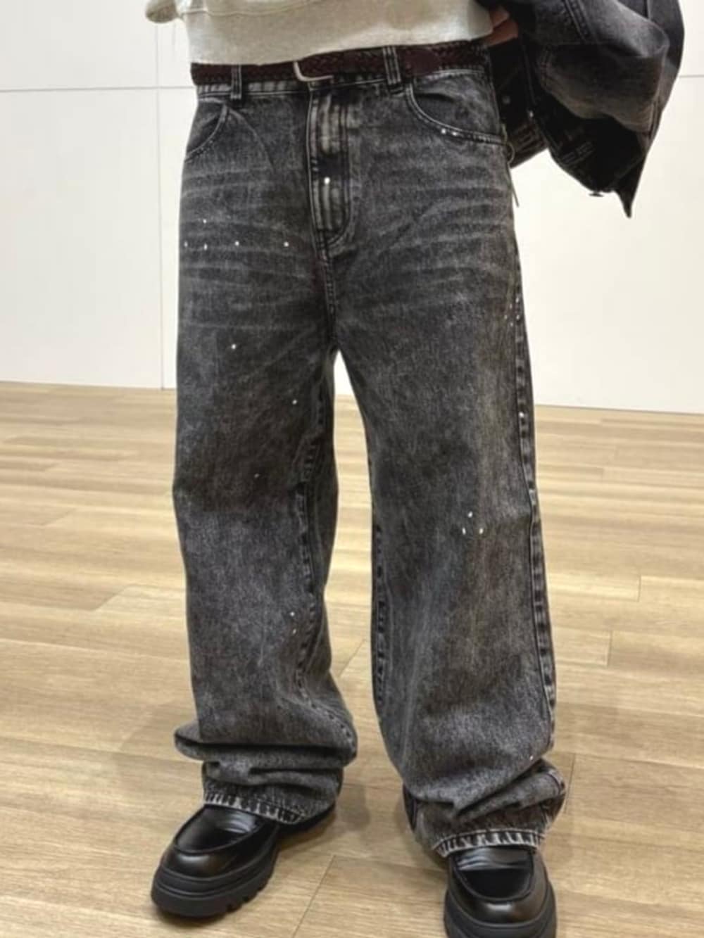 「秋服準備はじめました、メガネ男子、秋コーデ、ビッグシルエット、オトナカジュアル、お出かけコーデ、outfit、ootd、ストリートコーデ、カジュアルコーデ、革靴」｜「BEAMS HEARTのBEAMS HEART / レザー メッシュベルト（ベルト、ブラウン系）」を使った、BEAMS HEART MENさん（メンズ・168cm）の秋コーディネートの5枚目の写真