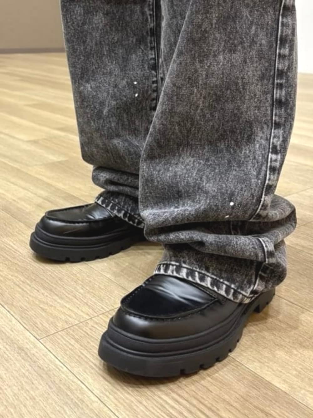 「秋服準備はじめました、メガネ男子、秋コーデ、ビッグシルエット、オトナカジュアル、お出かけコーデ、outfit、ootd、ストリートコーデ、カジュアルコーデ、革靴」｜「BEAMS HEARTのBEAMS HEART / レザー メッシュベルト（ベルト、ブラウン系）」を使った、BEAMS HEART MENさん（メンズ・168cm）の秋コーディネートの7枚目の写真