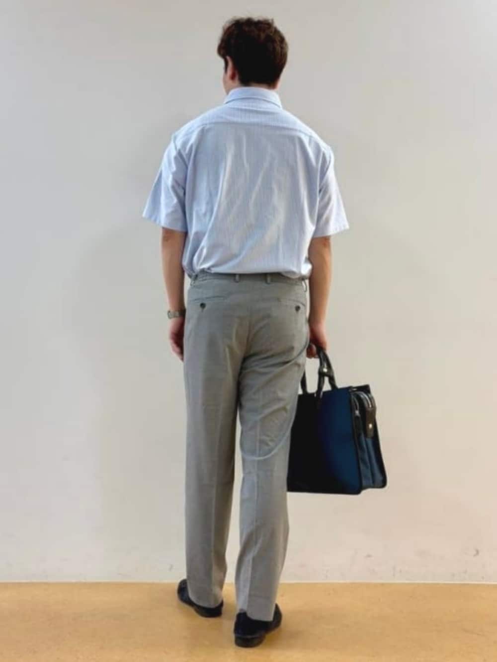 「BEAMS HEARTのナイロン×レザー ブリーフバッグ（ビジネスバッグ、ブルー系）」を使った、BEAMS HEART MENさん（メンズ・176cm）の夏コーディネートの3枚目の写真
