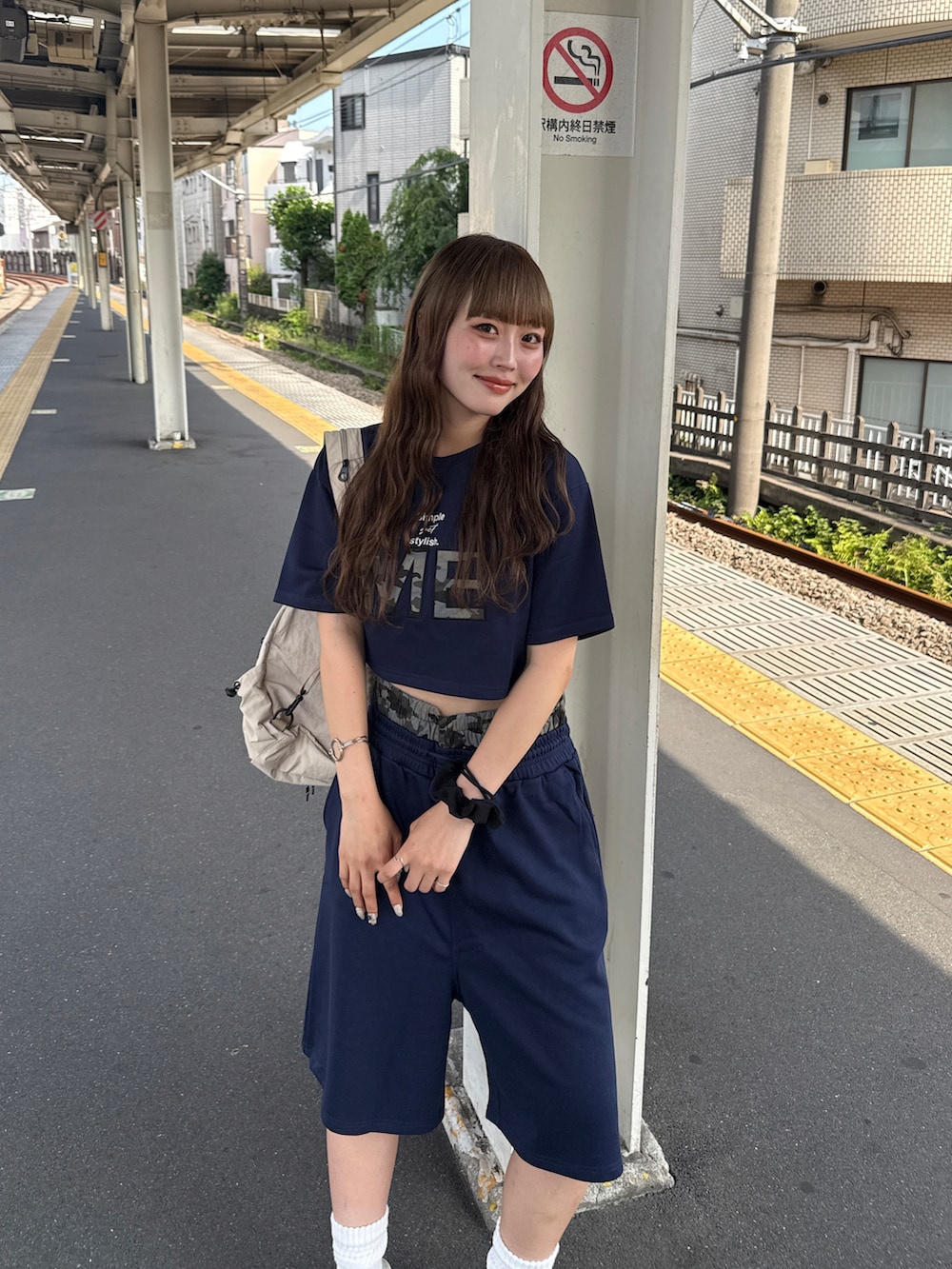 「夏コーデ、スウェットパンツスタイル、スウェットセットアップ、WEARタイアップ、おでかけコーデ、シンプルカジュアル、ラフコーデ」｜「napinna maisonのアイテム（トップス、ブルー系）」を使った、ひいなさん（骨格ウェーブ・レディース・165cm）の夏コーディネートの2枚目の写真