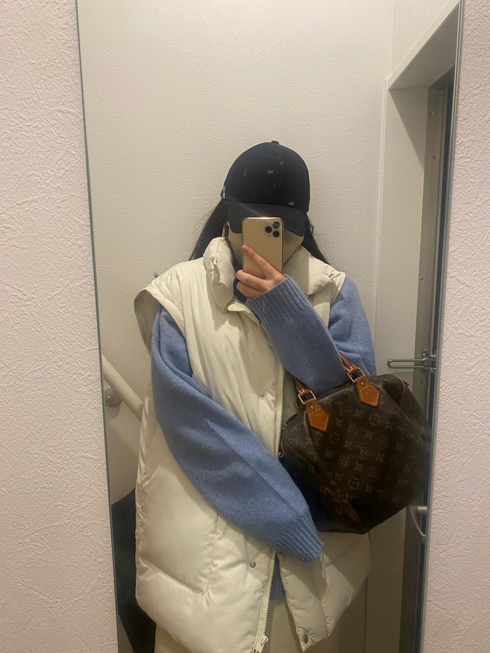 「冬コーデ」｜「LOUIS VUITTONのアイテム（バッグ、ブラウン系）」を使った、asmさん（レディース・163cm）の秋コーディネートの2枚目の写真