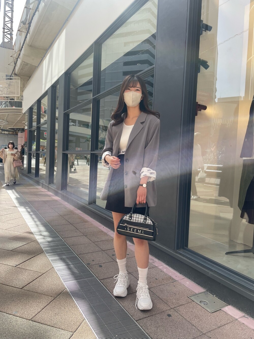 「one after another NICE CLAUPのダットスニーカー　2023SS（スニーカー、ホワイト系）」を使った、iammiyuuuuuさん（レディース・164cm）の春コーディネートの2枚目の写真