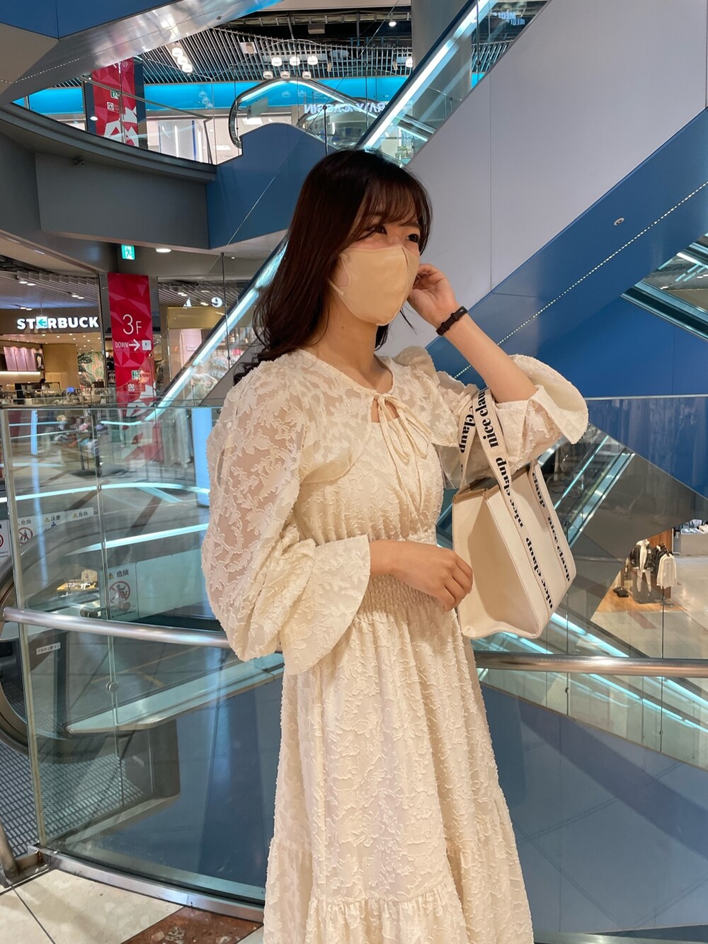 「one after another NICE CLAUPのボレロセットロングワンピース　2023SS（ワンピース、ホワイト系）」を使った、iammiyuuuuuさん（レディース・164cm）の春コーディネートの2枚目の写真