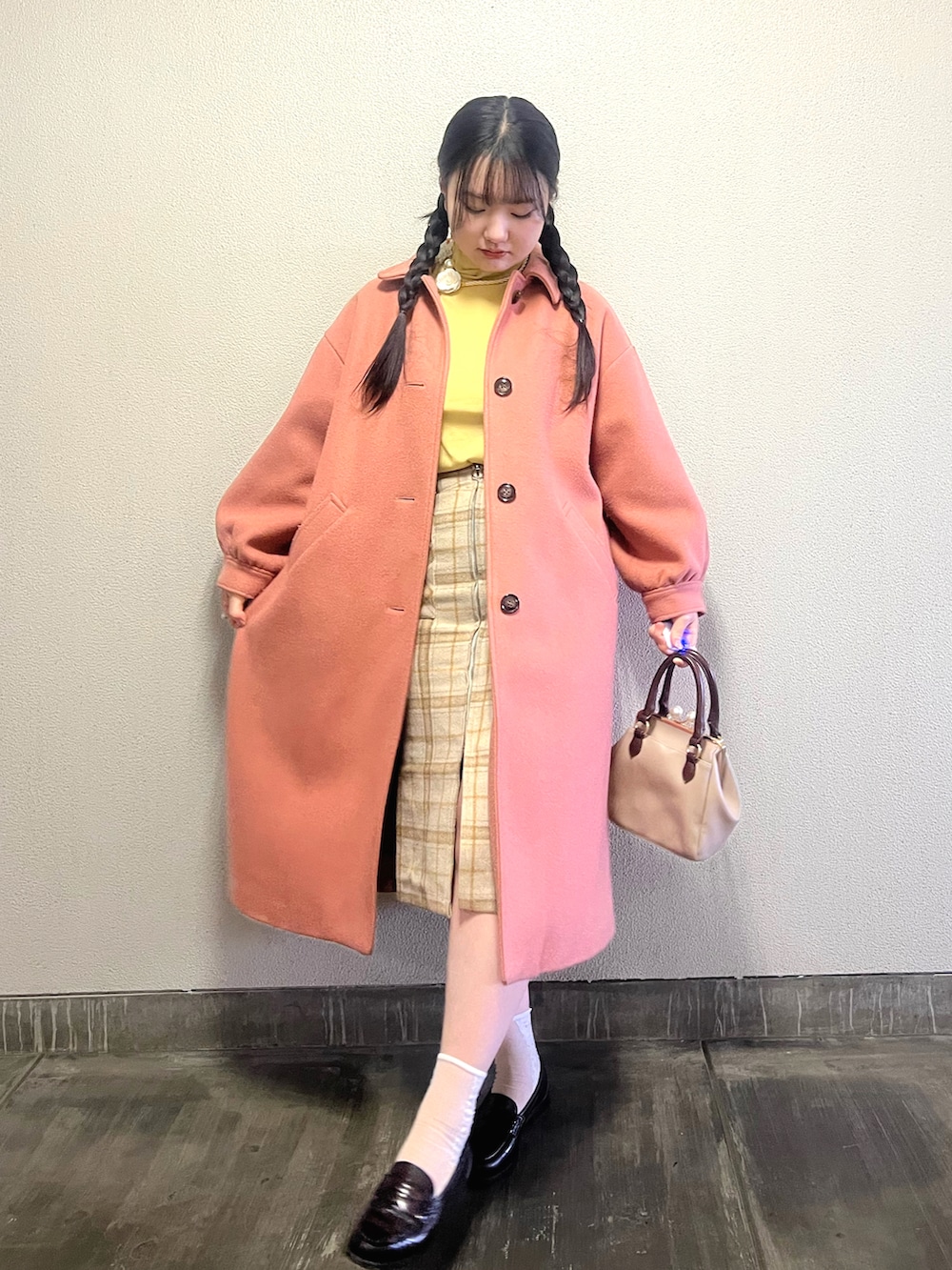 「春めき満開コーデ、春コーデ、ローファー、大人カジュアル、春色、休日スタイル、デートコーデ、お出かけコーデ」｜「N.（N. Natural Beauty Basic）のアイテム（ダウンジャケット/コート、その他）」を使った、さくらさん（骨格ウェーブ・レディース・160cm）の春コーディネートの4枚目の写真