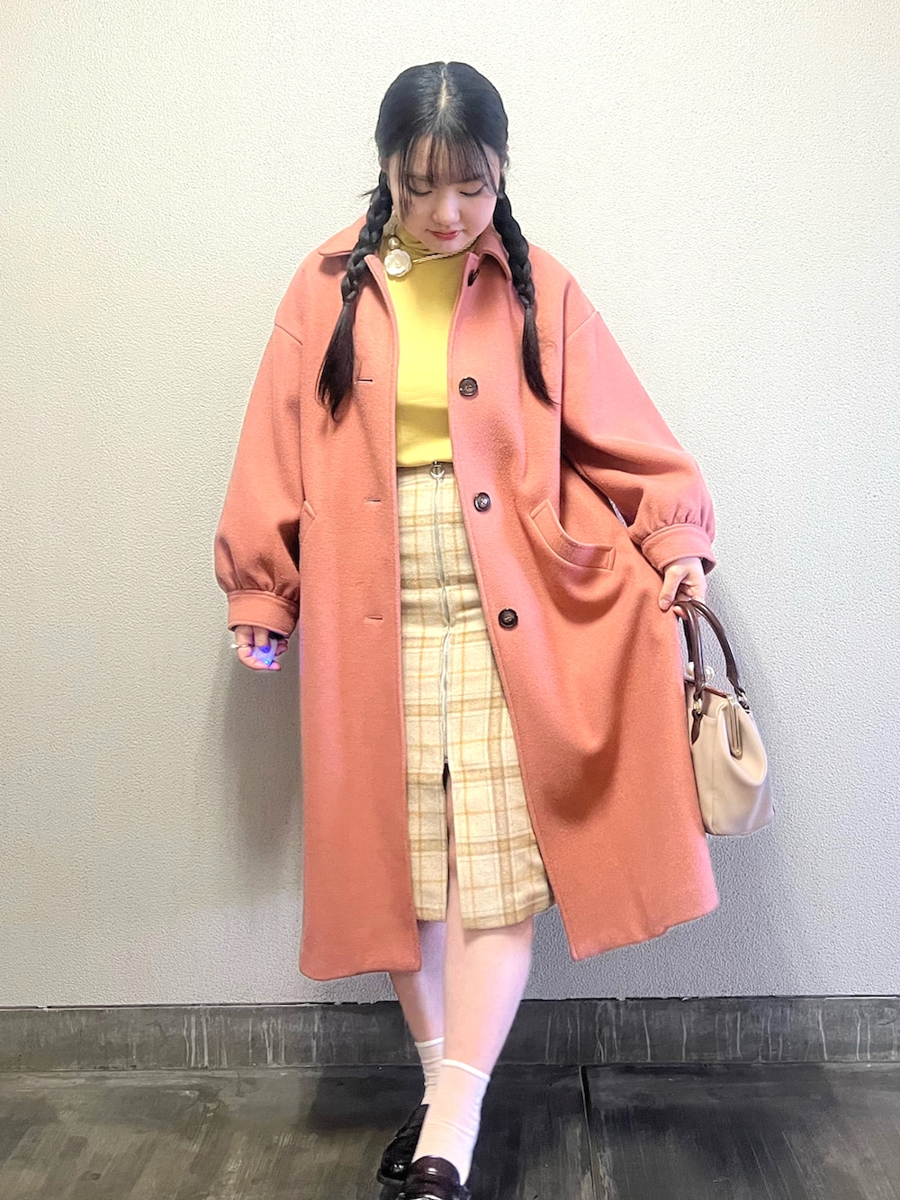 「春めき満開コーデ、春コーデ、ローファー、大人カジュアル、春色、休日スタイル、デートコーデ、お出かけコーデ」｜「N.（N. Natural Beauty Basic）のアイテム（ダウンジャケット/コート、その他）」を使った、さくらさん（骨格ウェーブ・レディース・160cm）の春コーディネートの2枚目の写真