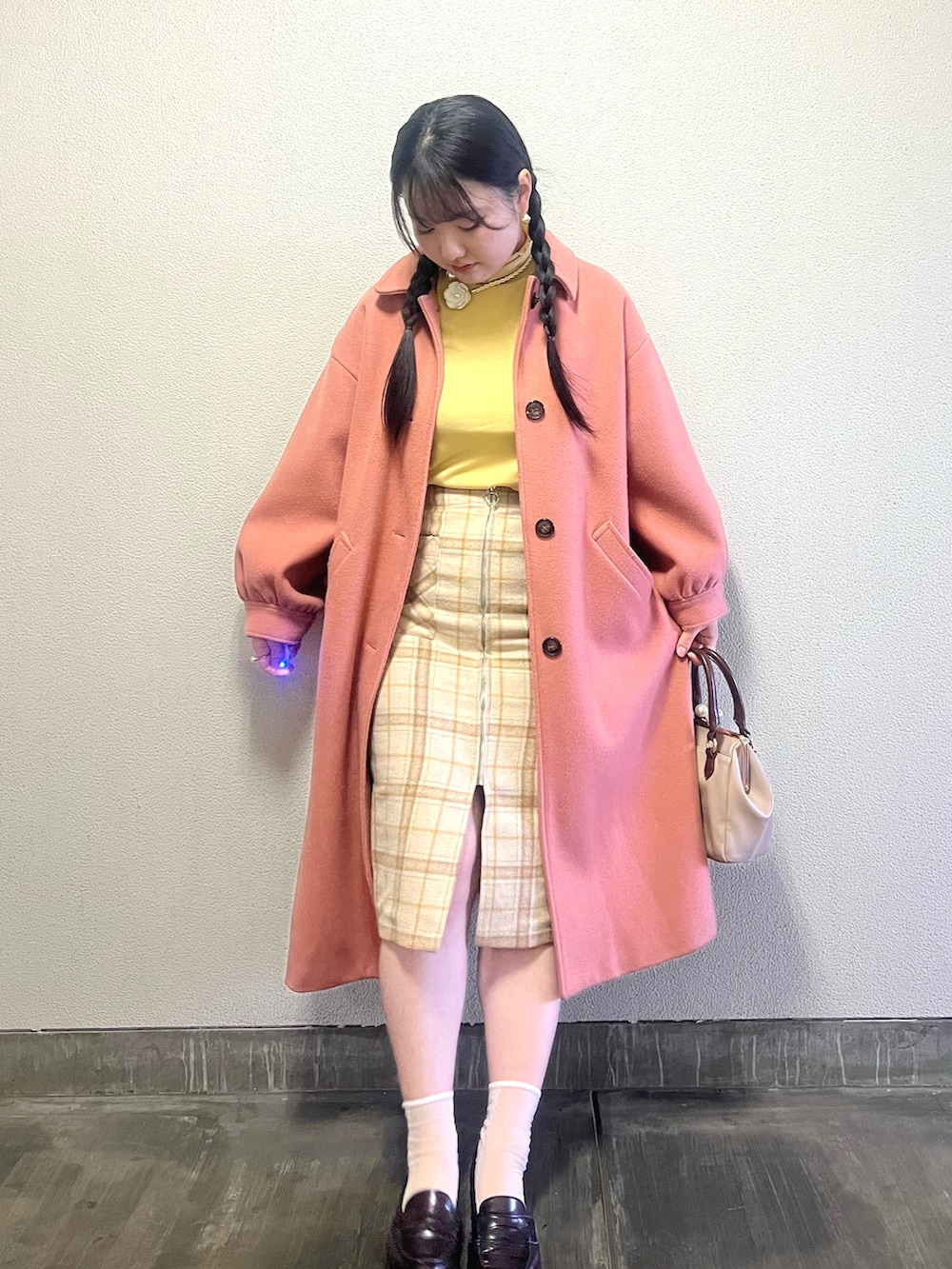 「春めき満開コーデ、春コーデ、ローファー、大人カジュアル、春色、休日スタイル、デートコーデ、お出かけコーデ」｜「N.（N. Natural Beauty Basic）のアイテム（ダウンジャケット/コート、その他）」を使った、さくらさん（骨格ウェーブ・レディース・160cm）の春コーディネートの3枚目の写真