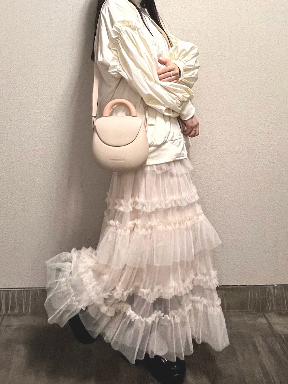 「秋服コーデ、大人かわいい、MA-1、ホワイトコーデ、秋コーデ、冬コーデ、poppy、poppy tokyo、poppycode、POPPY、ガーリーコーデ」｜「poppyのpoppy ma-1（MA-1、ホワイト系）」を使った、さくらさん（骨格ウェーブ・レディース・160cm）の秋コーディネートの2枚目の写真