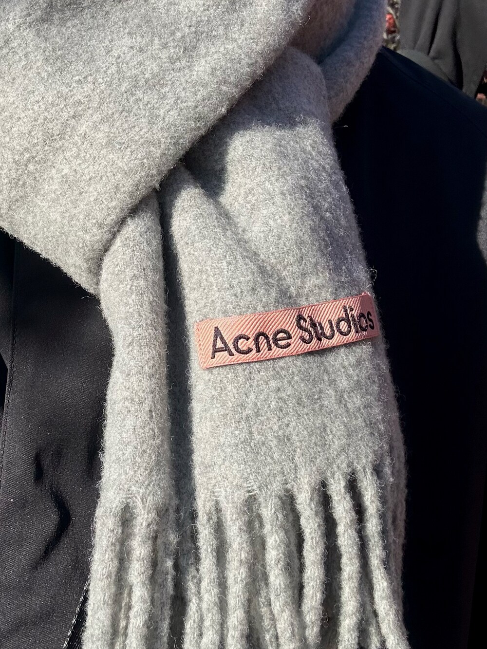 「冬コーデ、マフラー、AcneStudios、AZUL by moussy、Lui's、デートコーデ、大人カジュアル」｜「Lui'sのモッズコート（その他アウター、ブラック系）」を使った、imatom2000さん（メンズ・178cm）の春コーディネートの2枚目の写真
